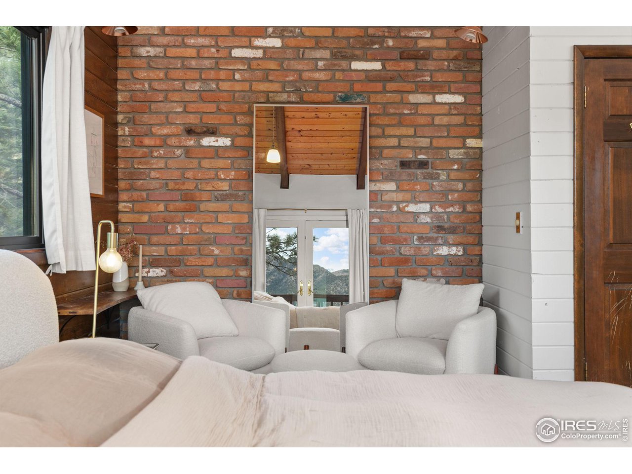 661 Peakview Road Boulder, CO 80302 - Photo 17 of 39 Sitting nook in primary suite