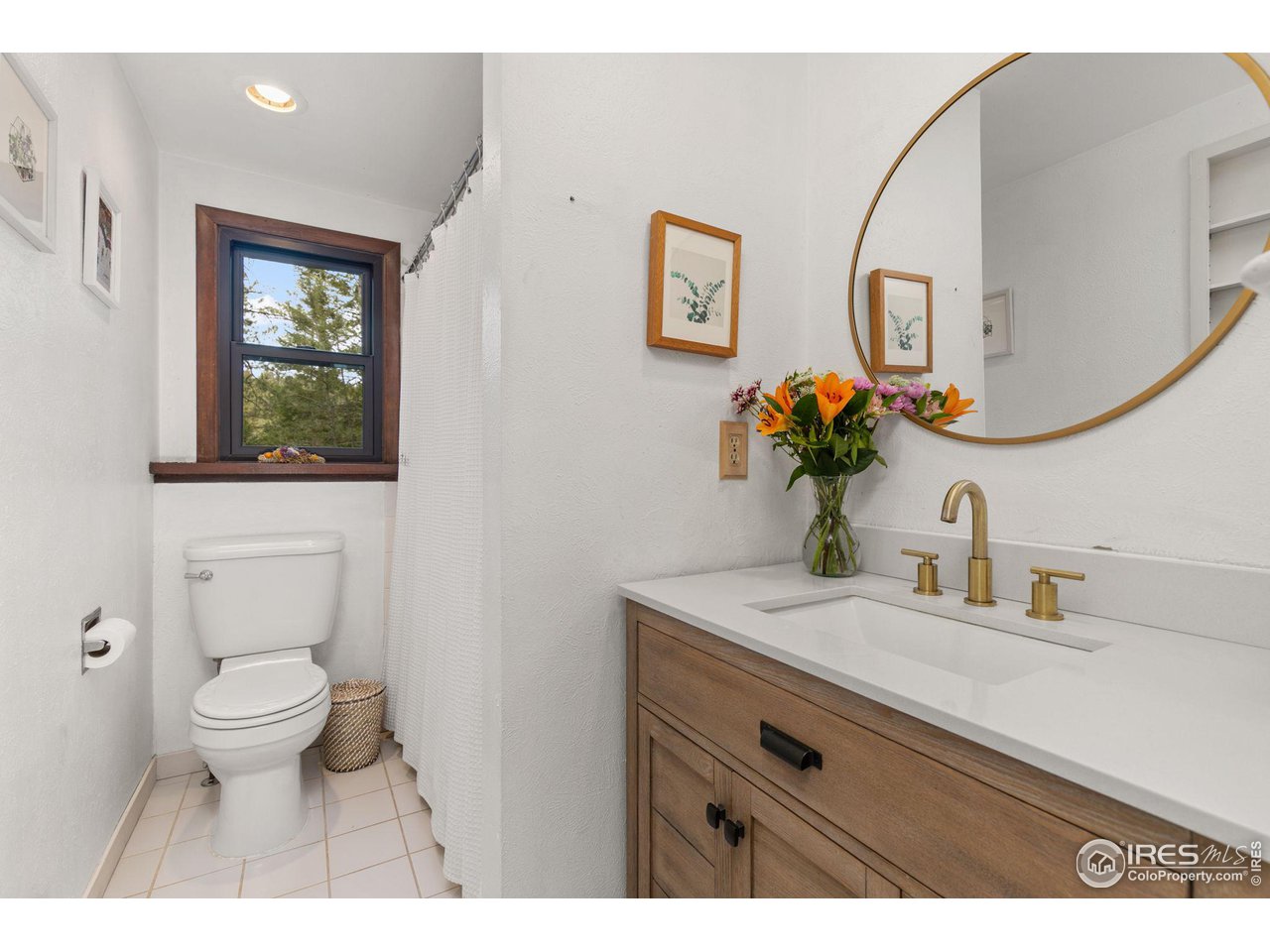 661 Peakview Road Boulder, CO 80302 - Photo 22 of 39 Lower level full bathroom