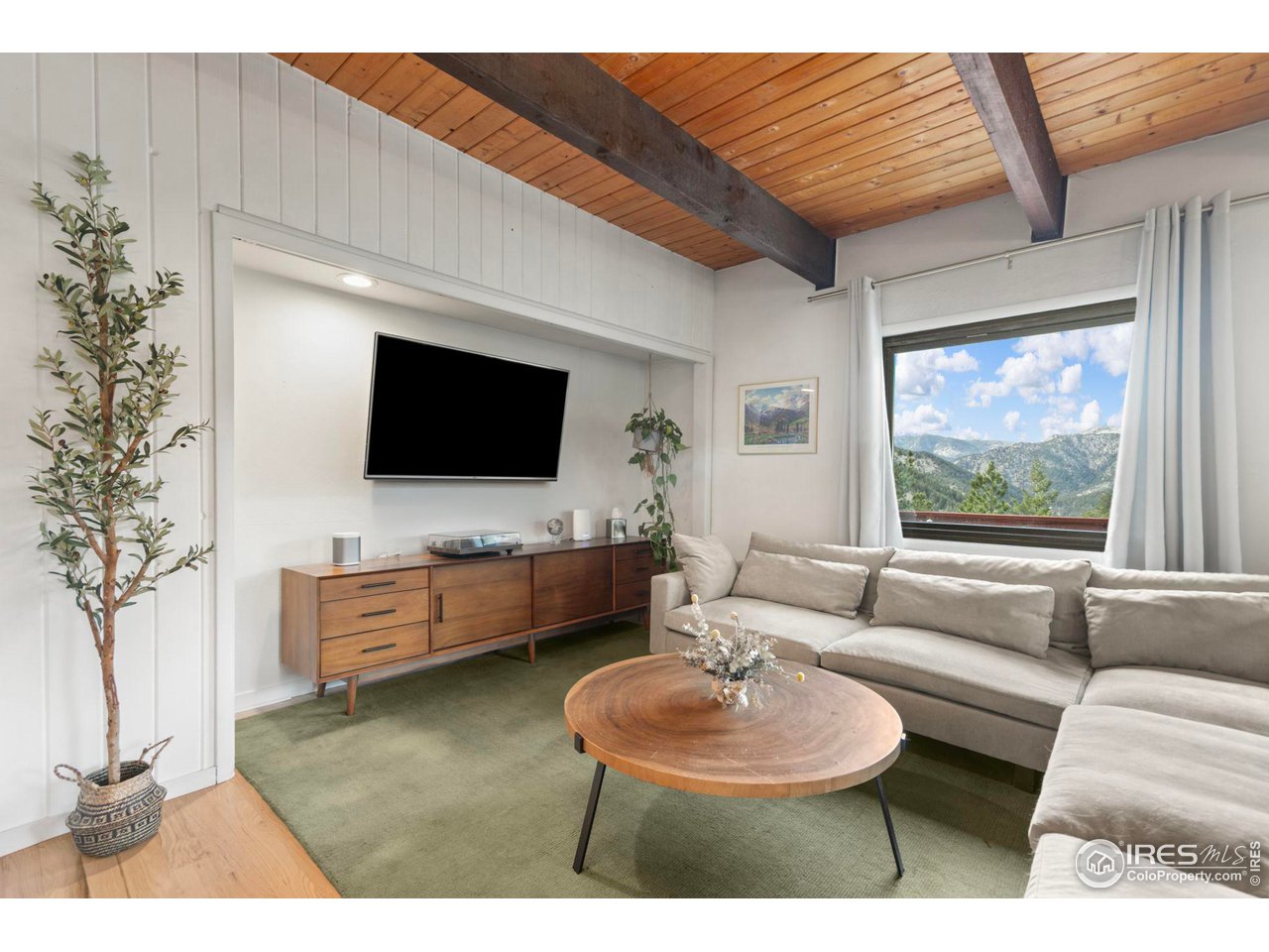 661 Peakview Road Boulder, CO 80302 - Photo 10 of 39 TV nook