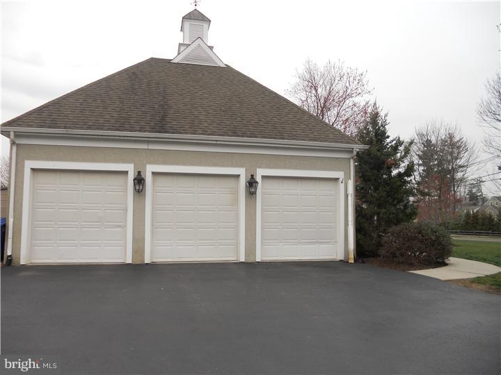 630 New Albany Road Moorestown, NJ 08057 - Photo 10 of 23 Garage