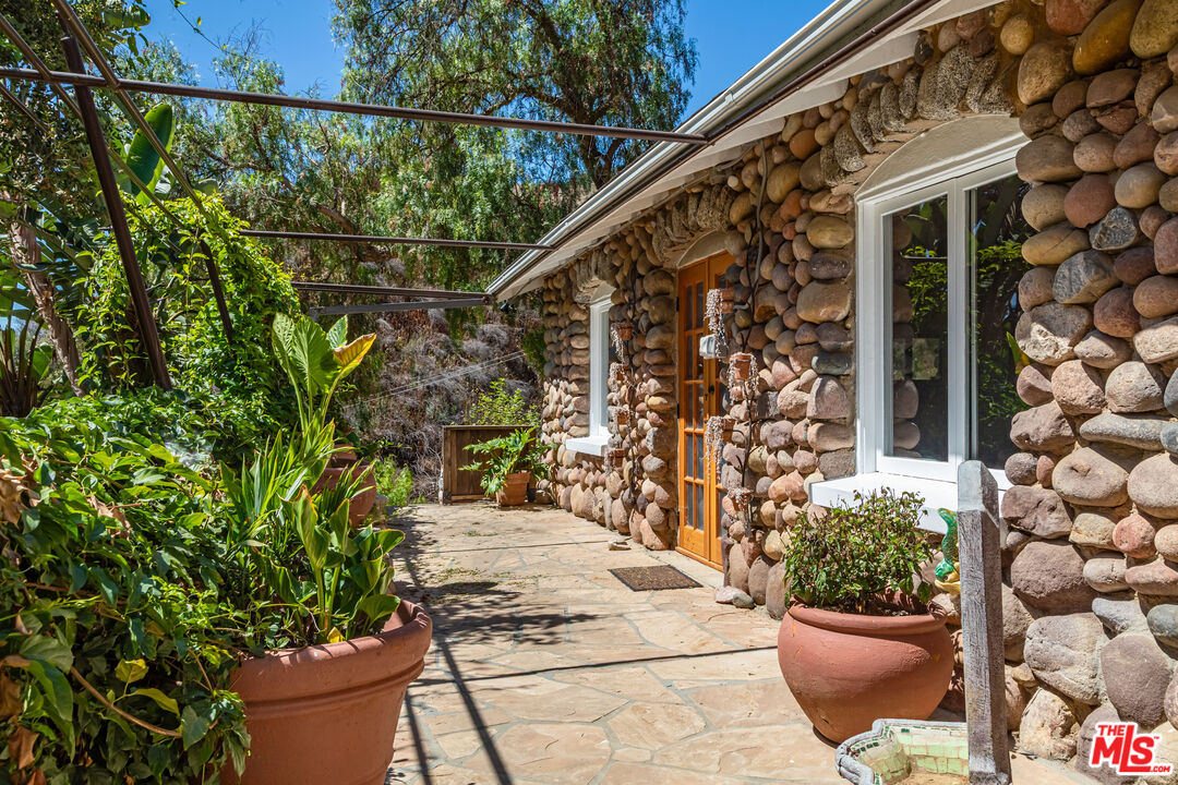 2961 Gorge Road Malibu, CA 90265 - Photo 45 of 58 Gallery Image 45