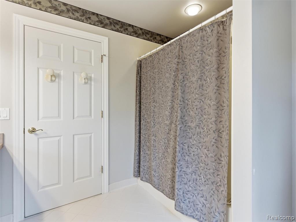3874 Kaeleaf Road Lake Orion, MI 48360 - Photo 30 of 57 Gallery Image 30