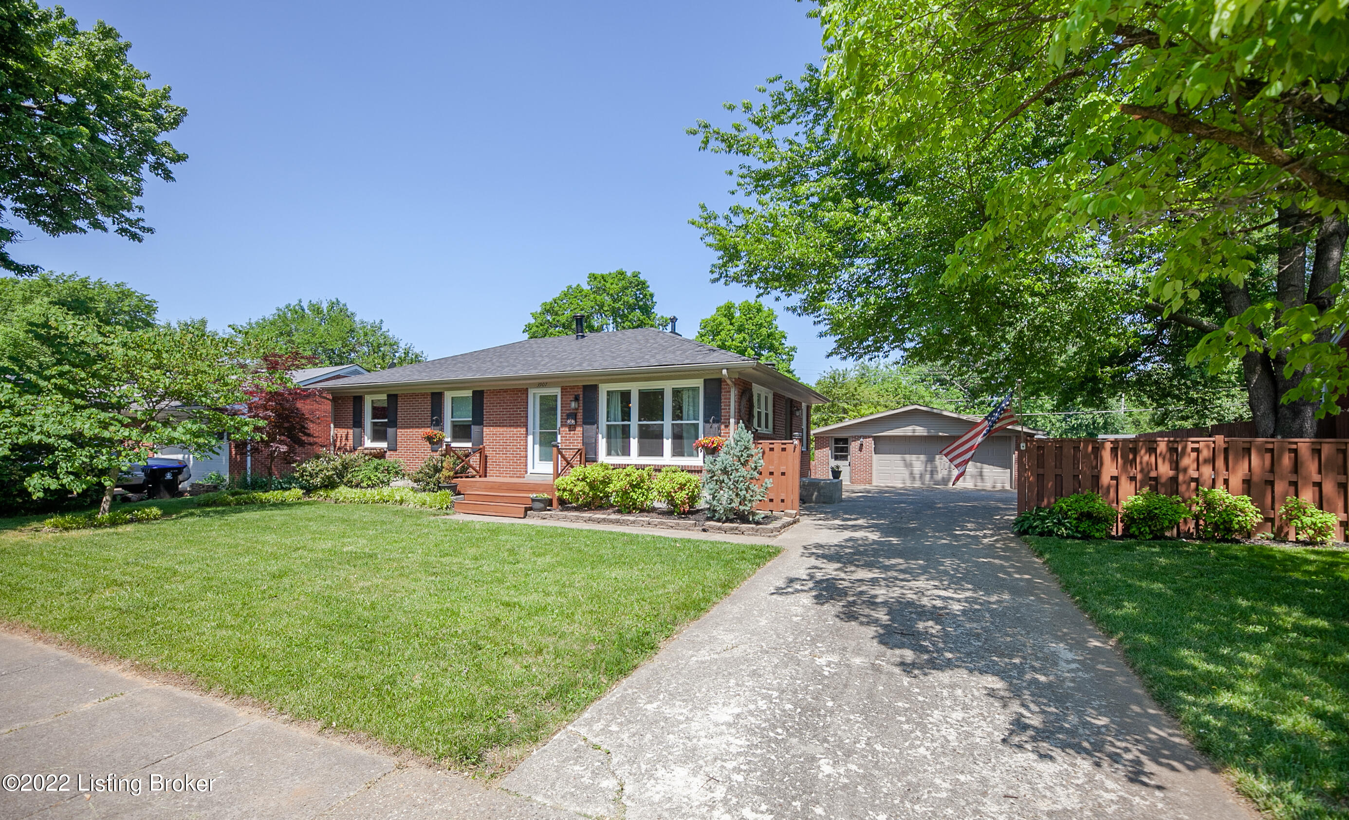 3907 Pembroke Road Louisville, KY 40220 - Photo 2 of 25 _MG_8533-HDR
