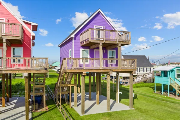$299,900 | 511 Caisson Street, Surfside Beach, TX 77541