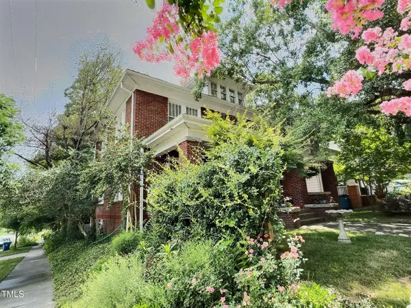 $2,800 | 901 West Markham Avenue, Durham, NC 27701