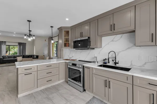 $455,000 | 5803 Los Santos Drive, Unit 19, Palm Springs, CA 92264