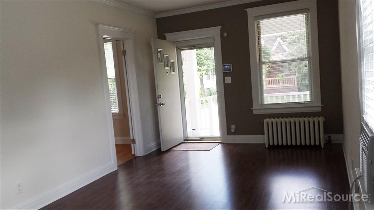 22453 Virginia Eastpointe, MI 48021 - Photo 3 of 19 31163818-2.JPG