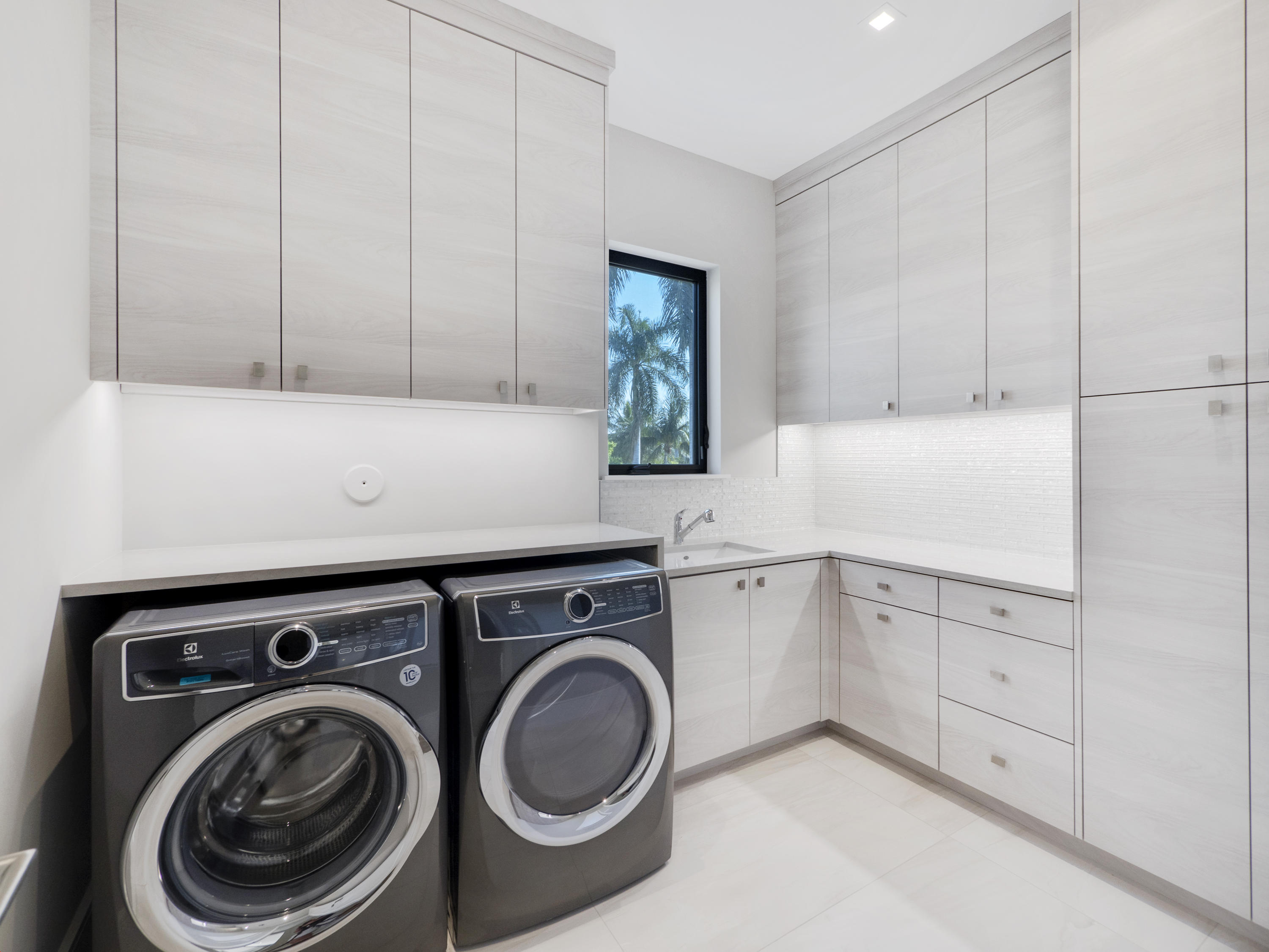 1815 Sabal Palm Drive Boca Raton, FL 33432 - Photo 20 of 29 2ND FLOOR LAUNDRY