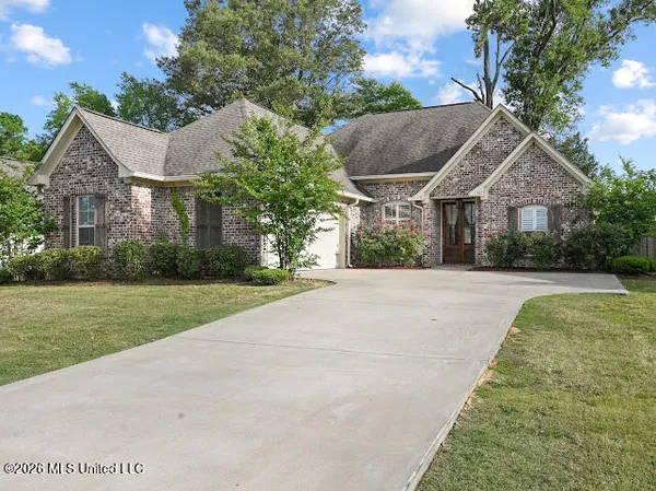 $344,900 | 162 Sweetbriar Circle, Canton, MS 39046