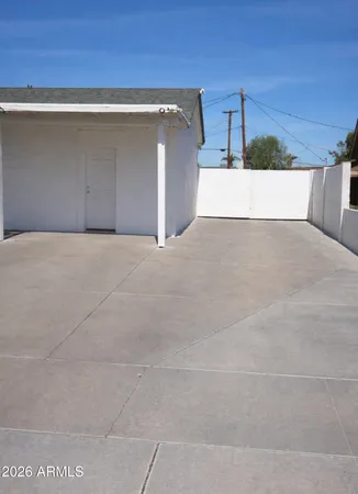 a view of a garage