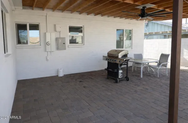 a view of a house with a backyard