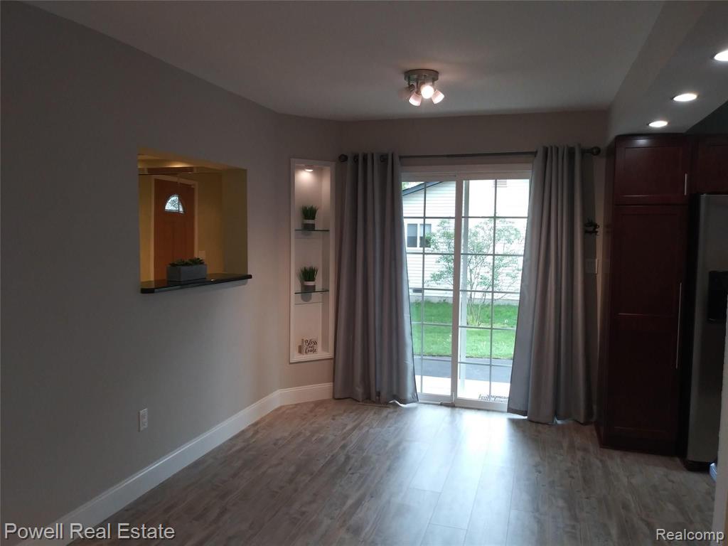 3054 Hessel Avenue Rochester, MI 48307 - Photo 10 of 32