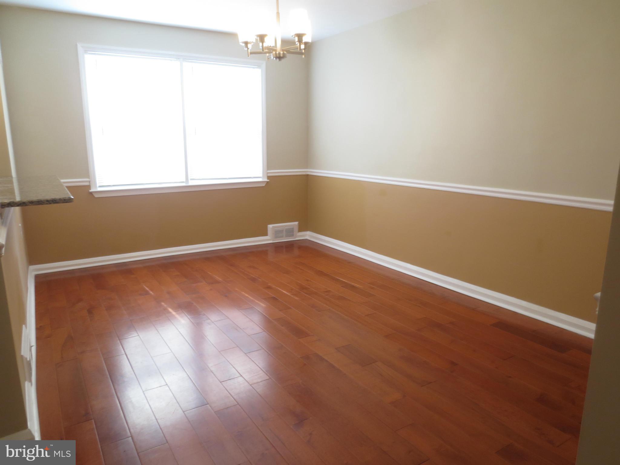 1503 Gleneagle Road Baltimore, MD 21239 - Photo 9 of 26 Dining Room