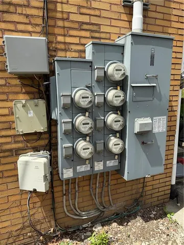 a view of a car park in front of house