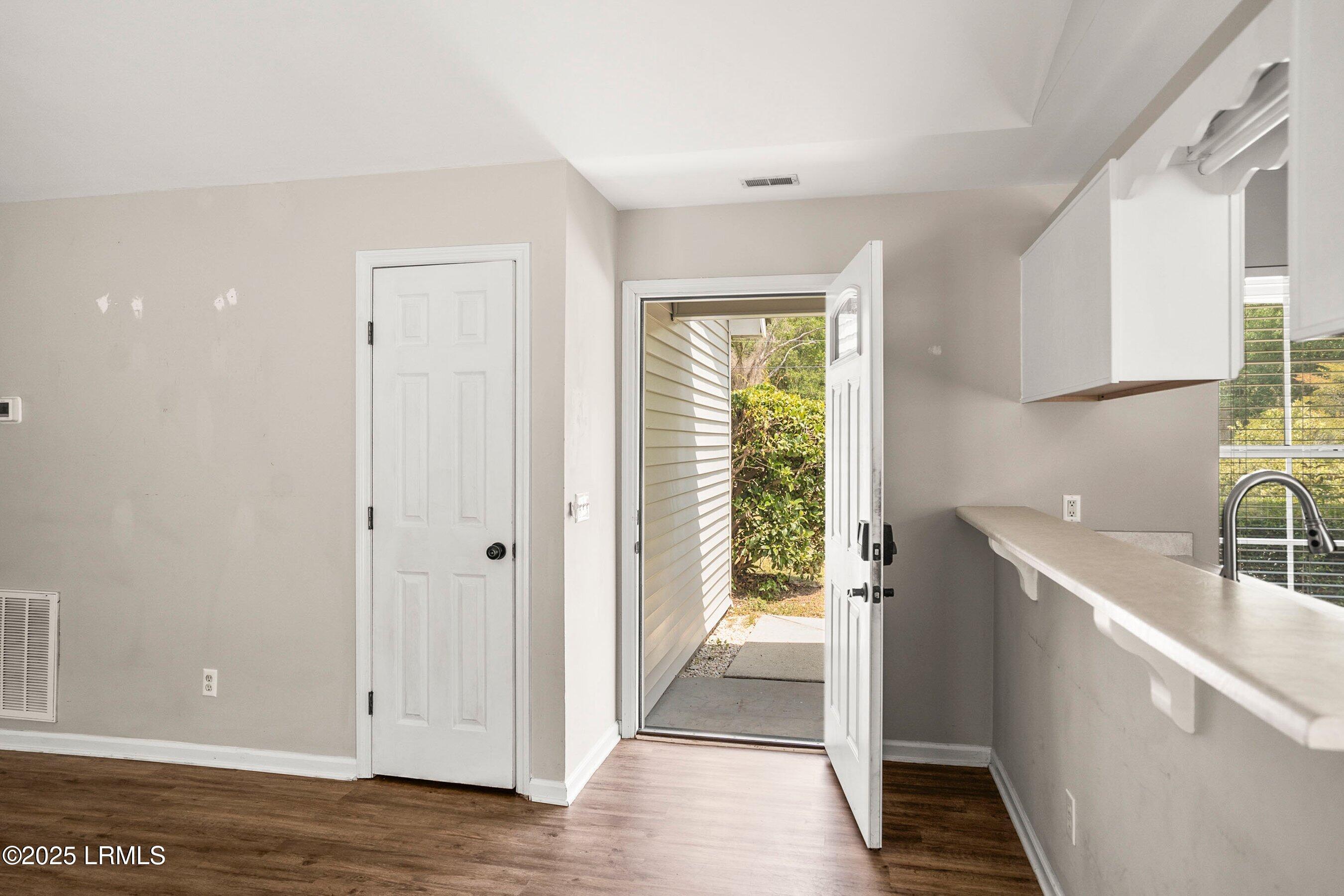 2718 Waddell Road Beaufort, SC 29902 - Photo 5 of 43 DSC03949-20.jpg-SMALL