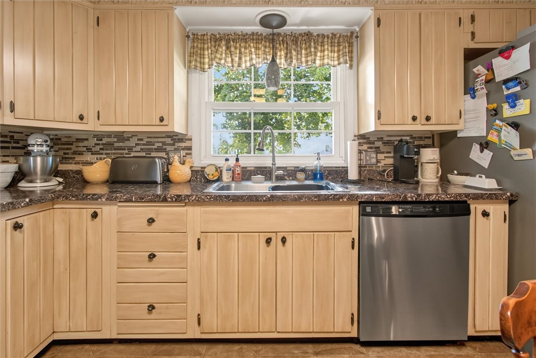 2872 State Rte 21 Palmyra, NY 14522 - Photo 23 of 50 kitchen