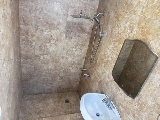 a view of entryway with bathtub