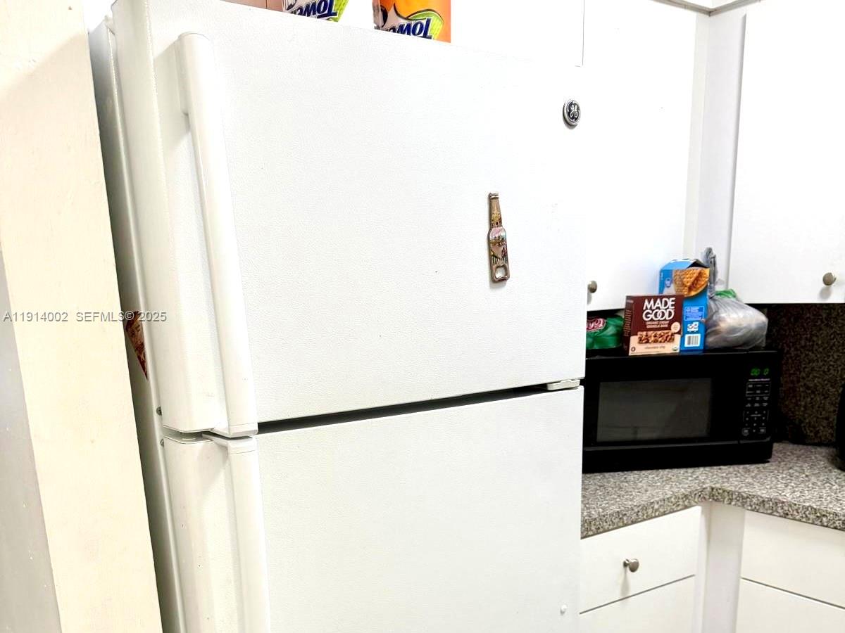 2914 Southwest 92nd Court Miami, FL 33165 - Photo 29 of 37 Updated in-law-quarter