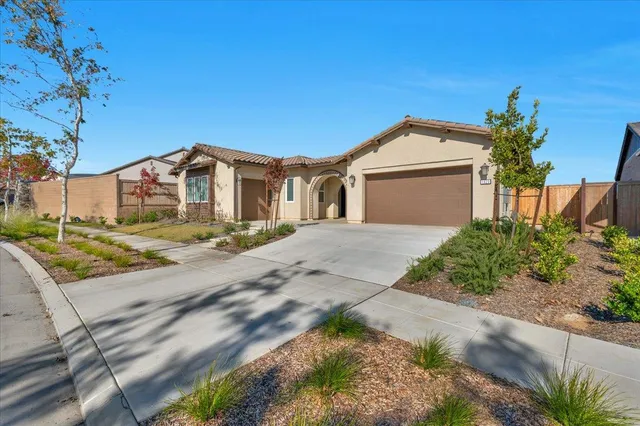 $875,000 | 1023 Beaver Pond Loop, Madera, CA 93636