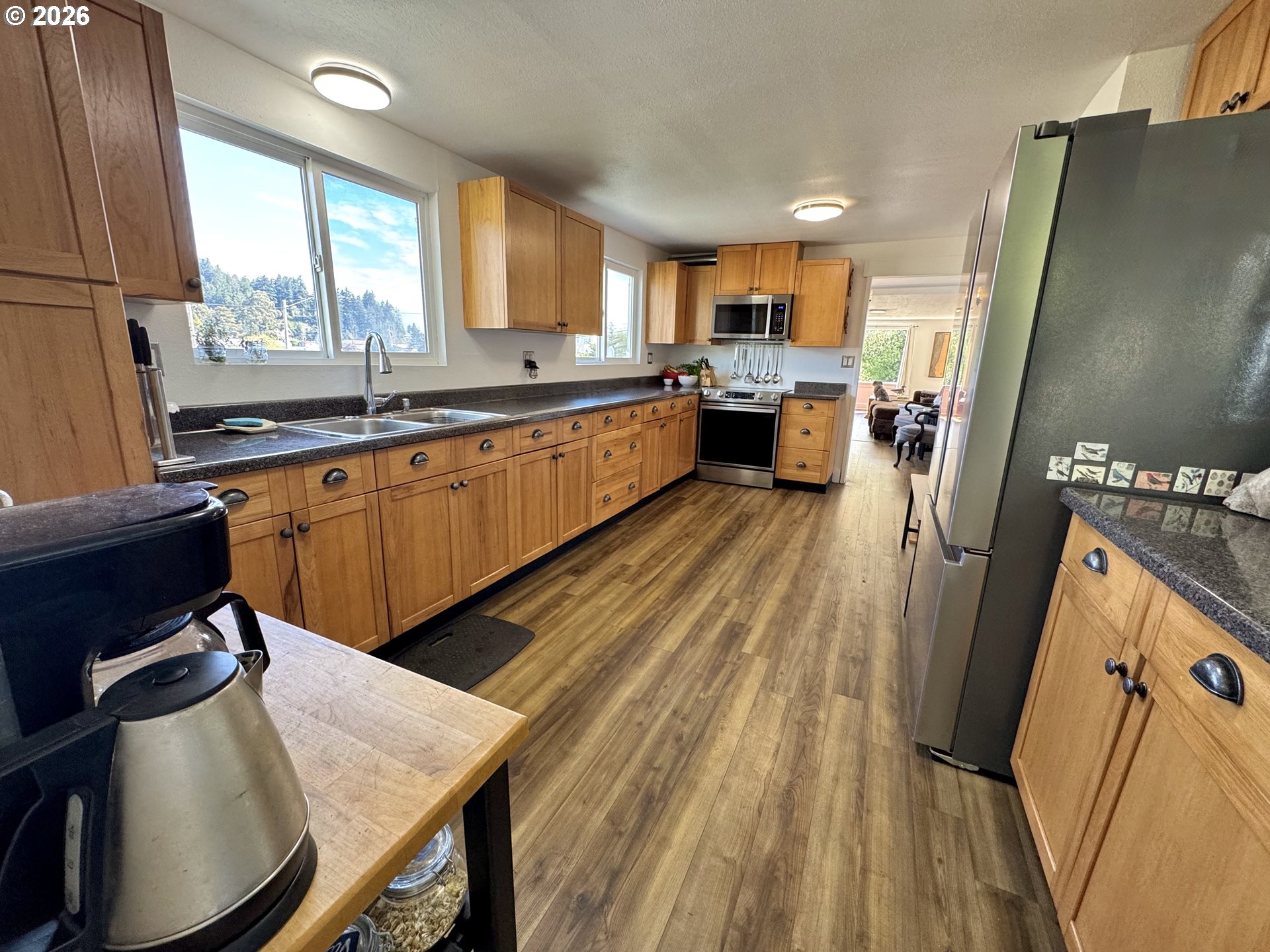 369 South 10th Street Coos Bay, OR 97420 - Photo 12 of 48