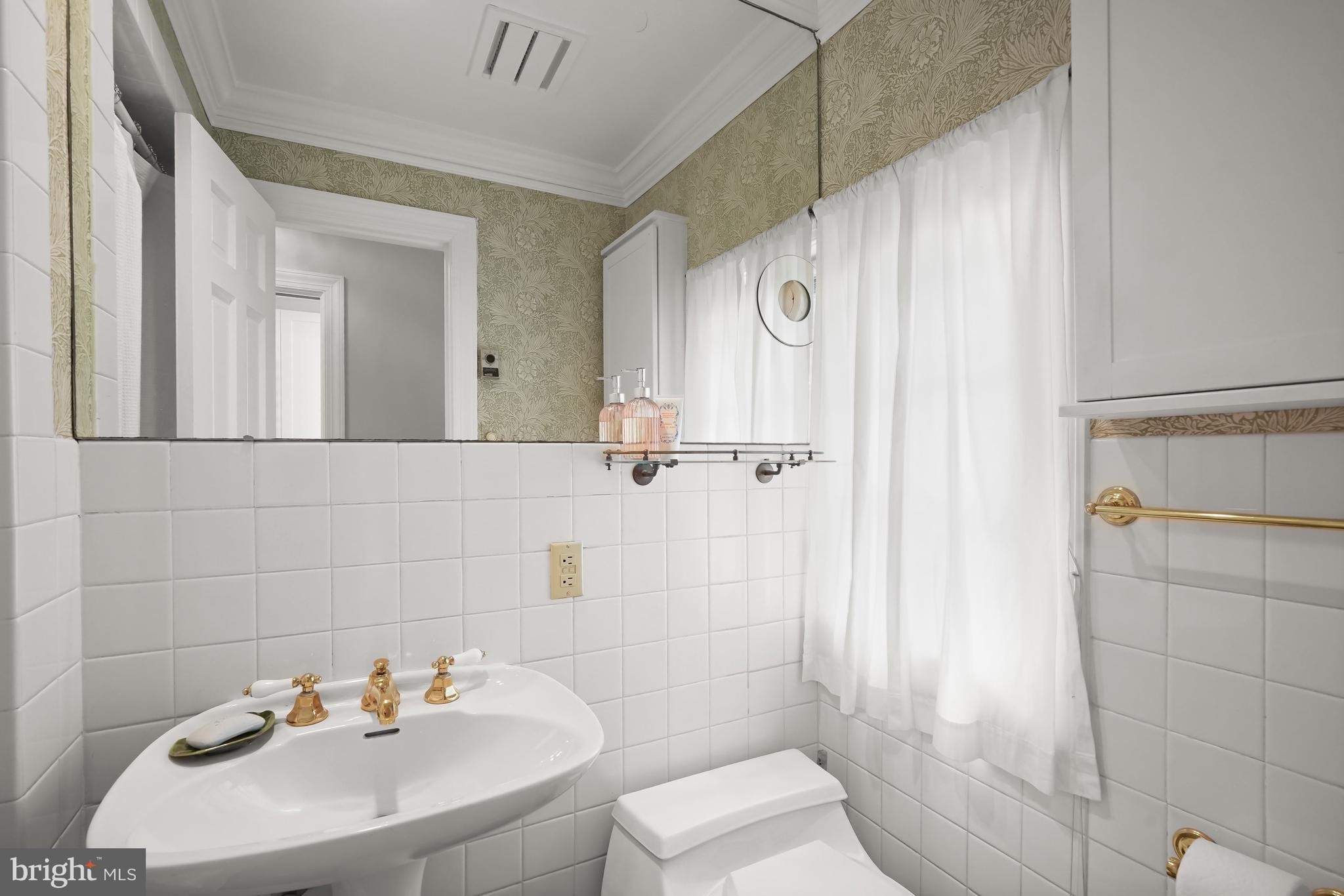 2802 N Street Northwest Washington, DC 20007 - Photo 19 of 24 Second Full Bath