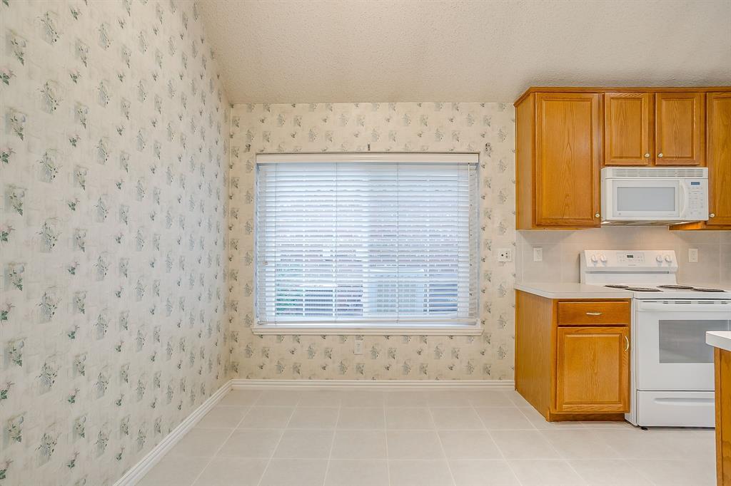 8105 Hosta Way Fort Worth, TX 76123 - Photo 7 of 33 a bathroom with a tub sink and mirror
