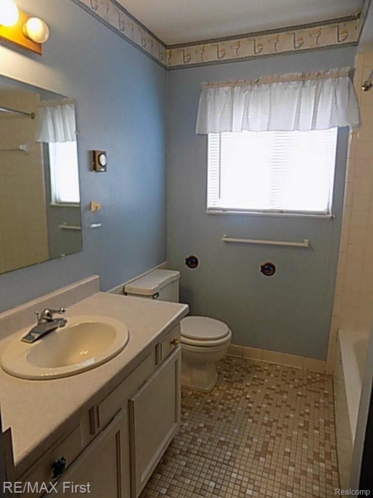 5263 Highland Road Waterford, MI 48327 - Photo 8 of 10 1 (32).jpg