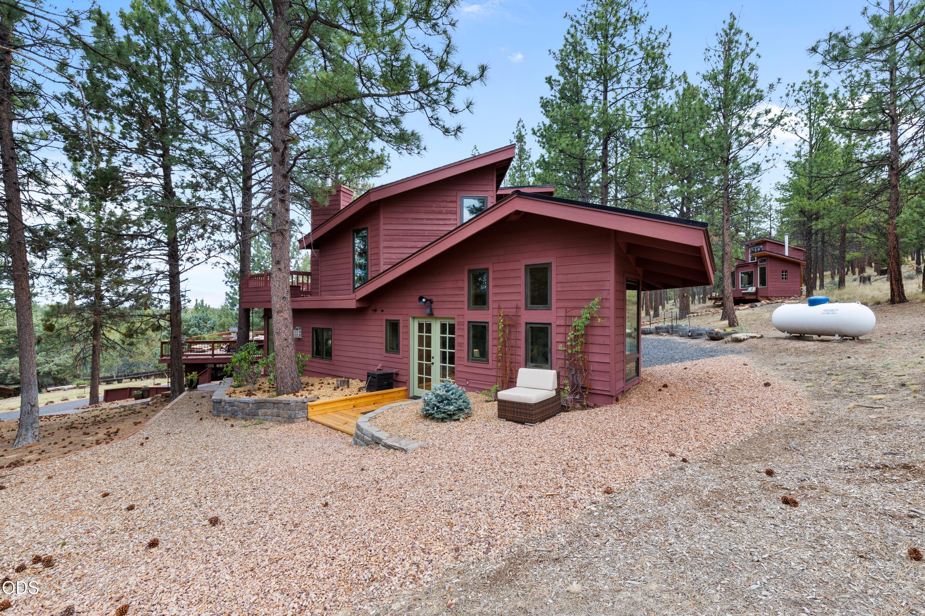 63220 Johnson Road Bend, OR 97703 - Photo 48 of 60