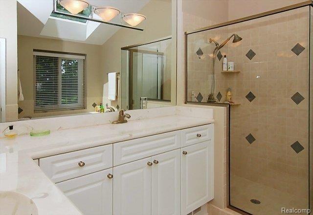 4708 Rambling Court Troy, MI 48098 - Photo 17 of 25 Rambling b master bath1