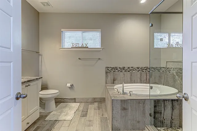 a en suite bathroom with a double vanity sink and a mirror