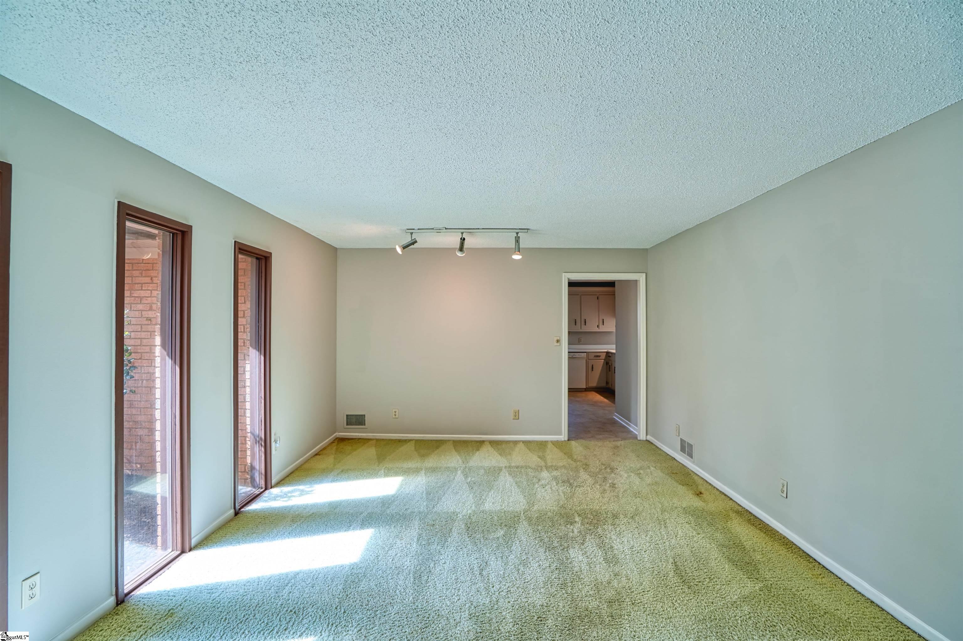 103 Riveredge Drive Moore, SC 29369 - Photo 3 of 36