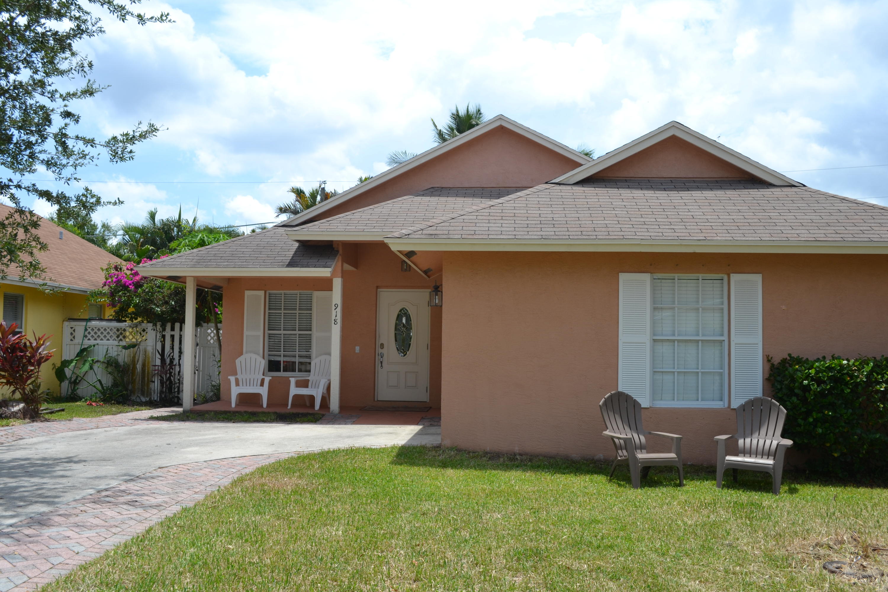 918 Pottawatomie Street Jupiter, FL 33458 - Photo 2 of 26 DSC_0370