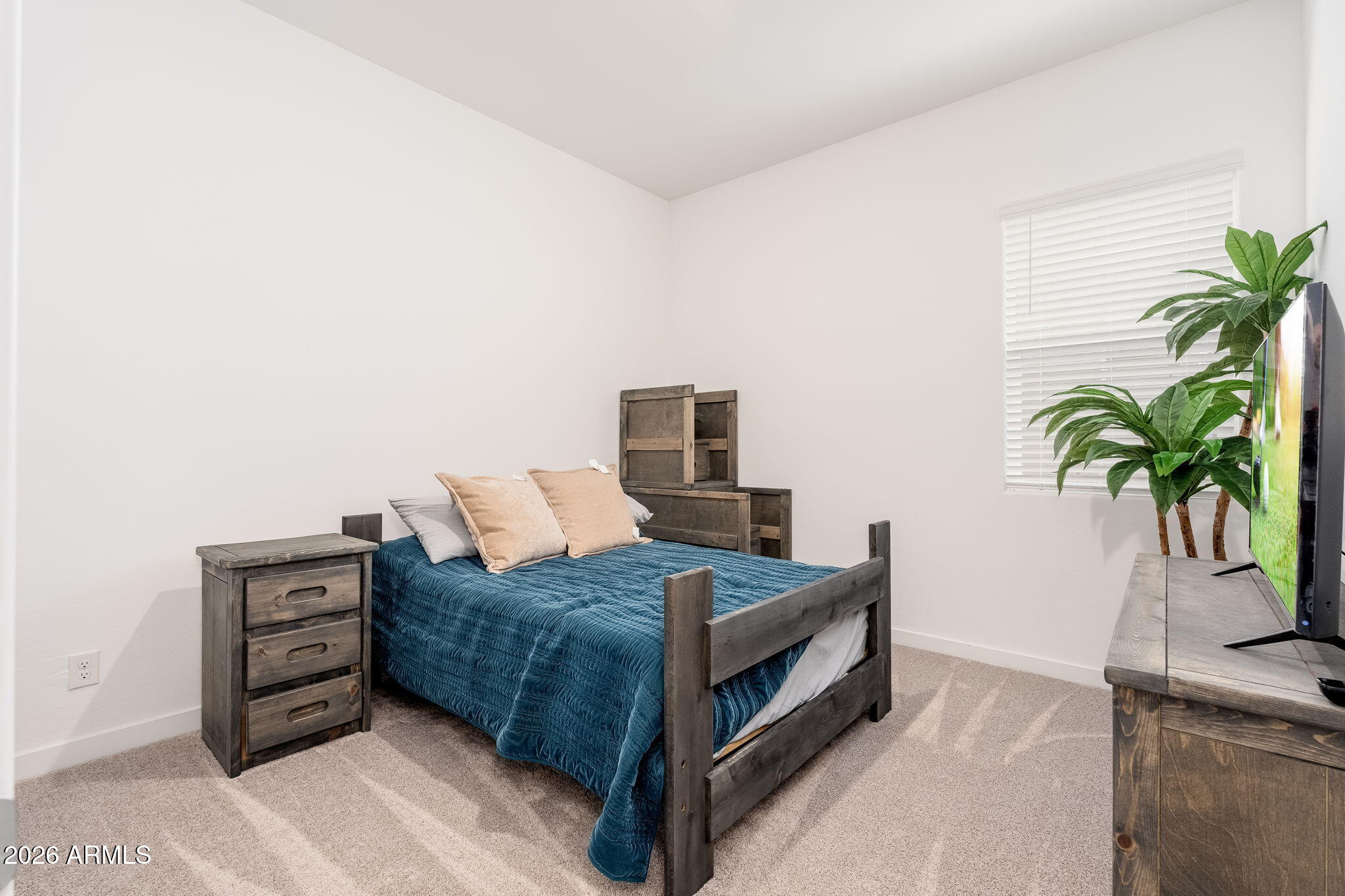 3272 West Peak View Road Phoenix, AZ 85083 - Photo 17 of 47 a living room with furniture and a potted plant