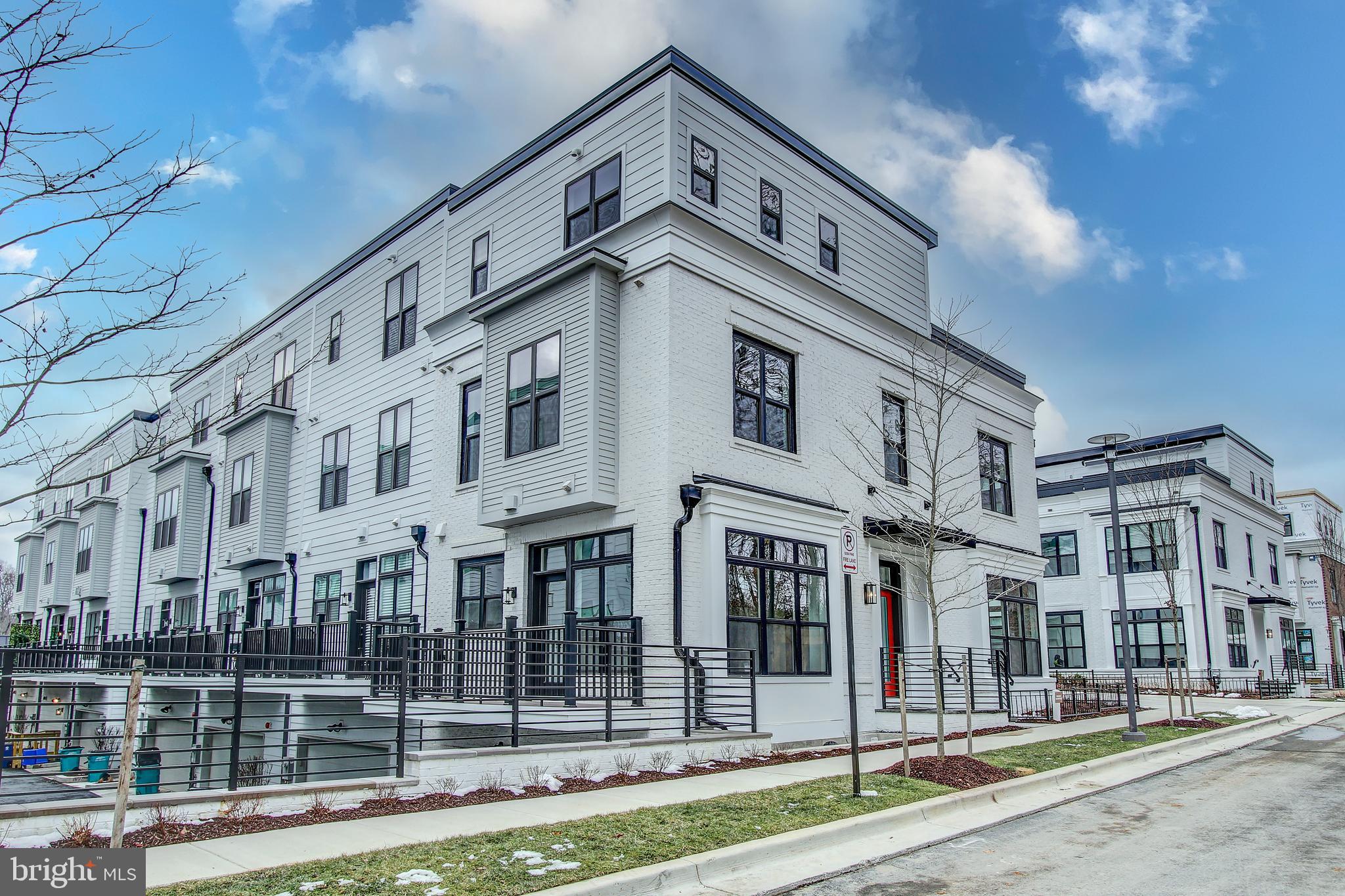 11320 Emerald Park Road Potomac, MD 20854 - Photo 3 of 43