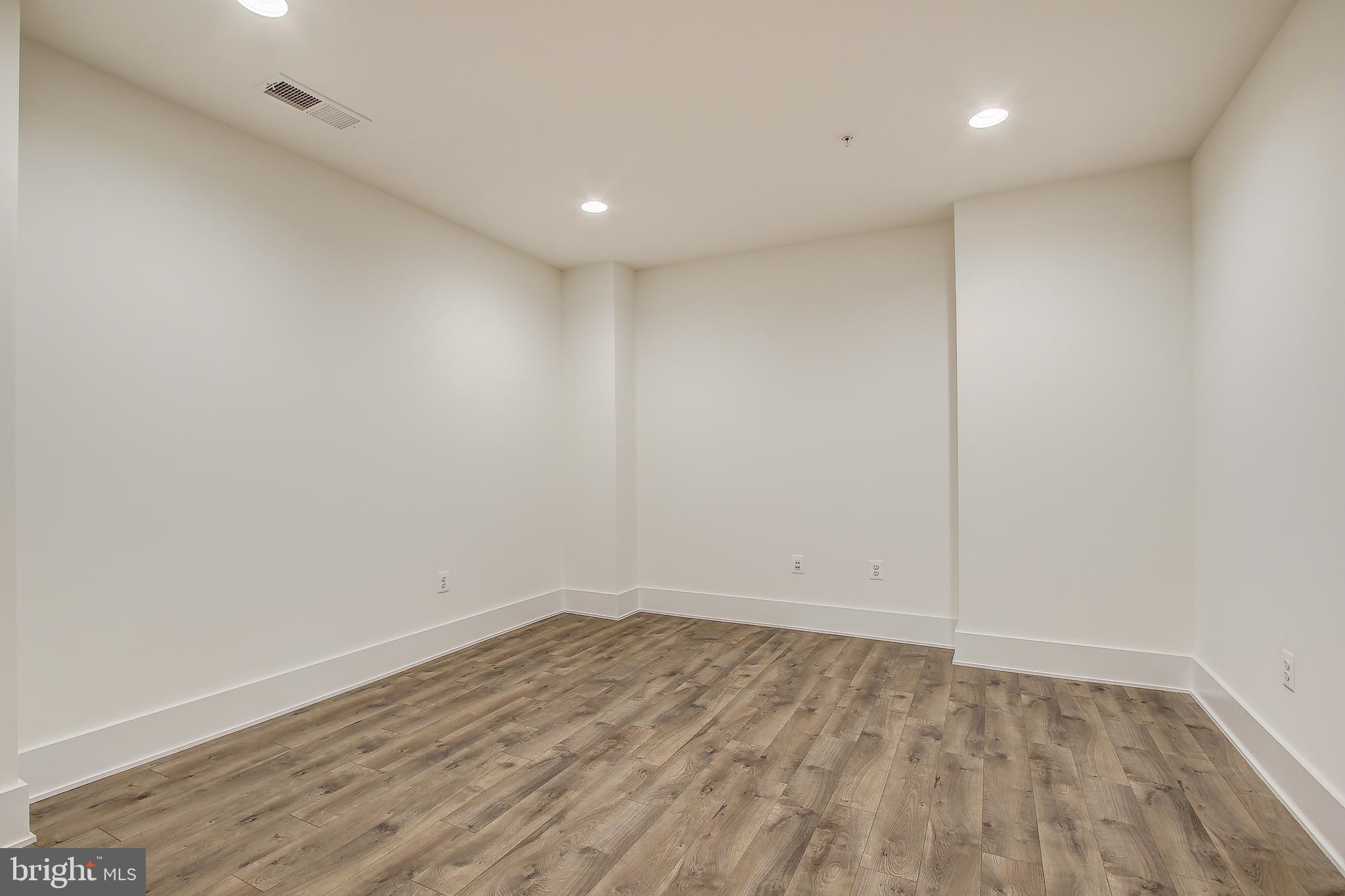 11320 Emerald Park Road Potomac, MD 20854 - Photo 35 of 43