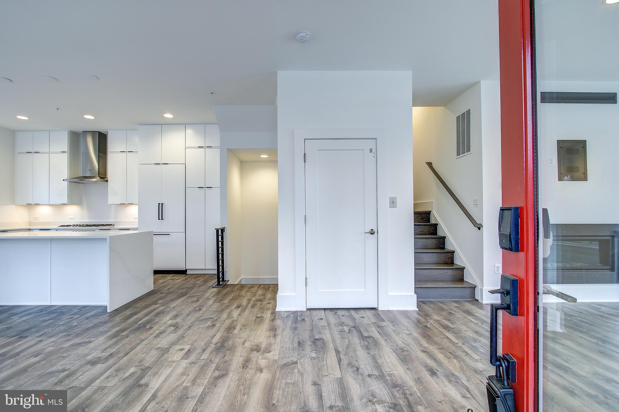 11320 Emerald Park Road Potomac, MD 20854 - Photo 5 of 43