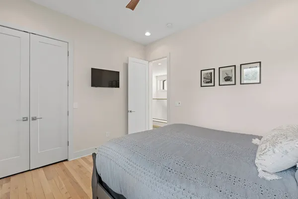 a view of livingroom with furniture