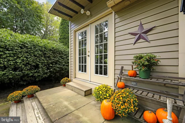 a view of a living room
