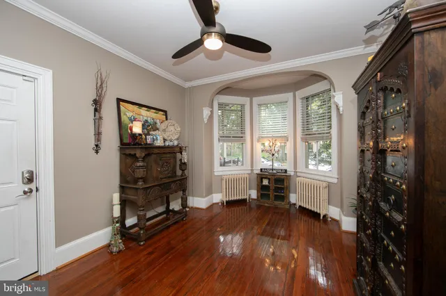 a view of a livingroom with furniture hardwood floor and a ceiling fan