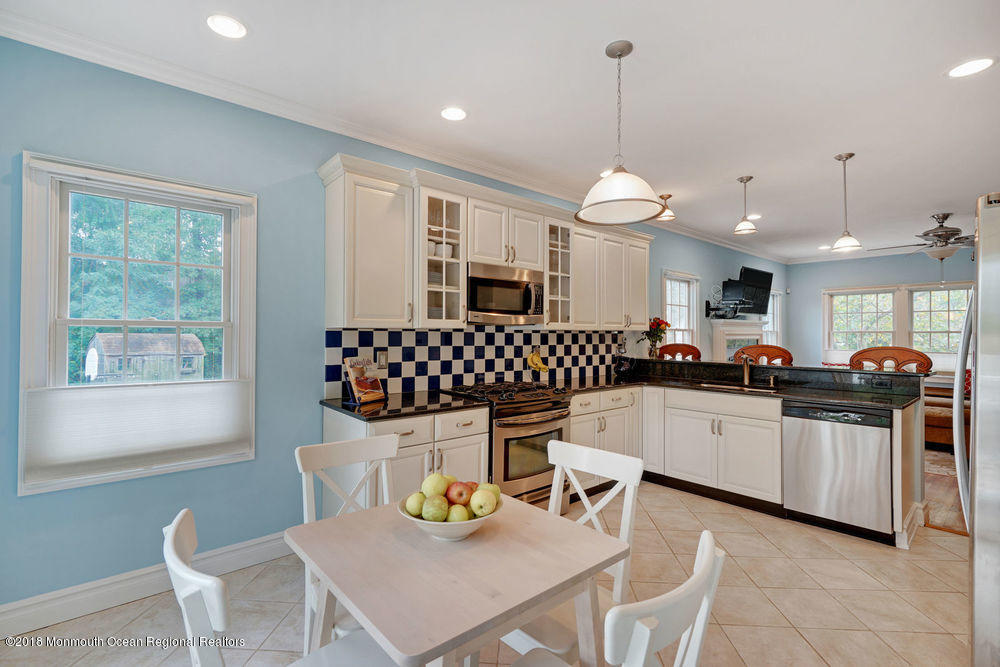 111 E Road Middletown, NJ 07718 - Photo 11 of 37 014_dsc05136-dsc05140
