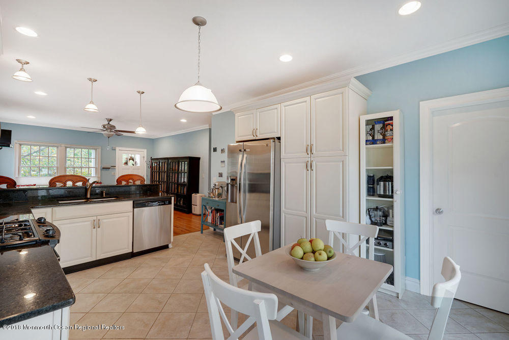 111 E Road Middletown, NJ 07718 - Photo 12 of 37 015_dsc05141-dsc05145