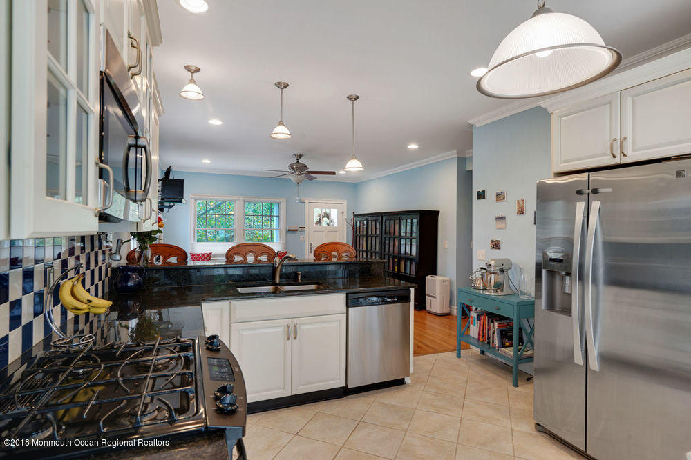 111 E Road Middletown, NJ 07718 - Photo 13 of 37 016_dsc05146-dsc05150