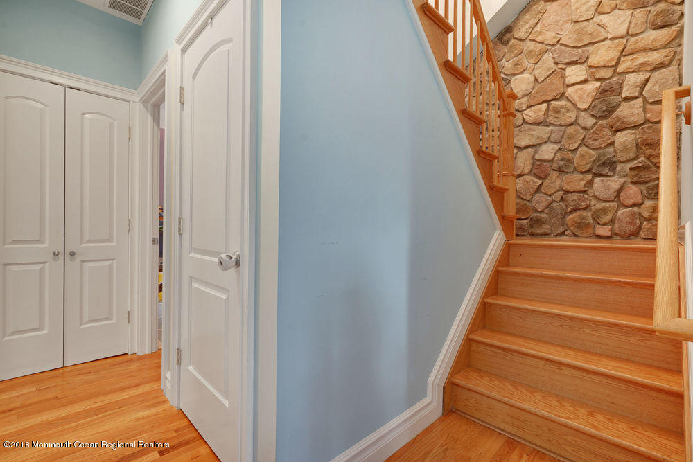 111 E Road Middletown, NJ 07718 - Photo 16 of 37 027_dsc05221-dsc05225