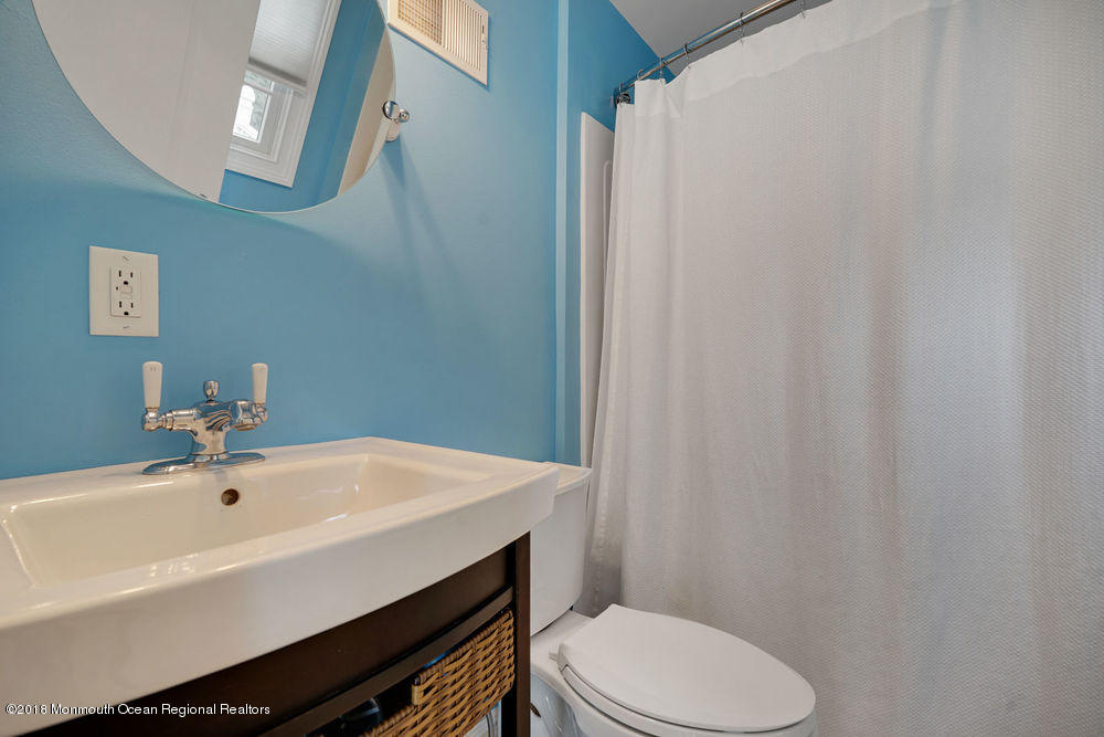 111 E Road Middletown, NJ 07718 - Photo 17 of 37 013_dsc05131-dsc05135