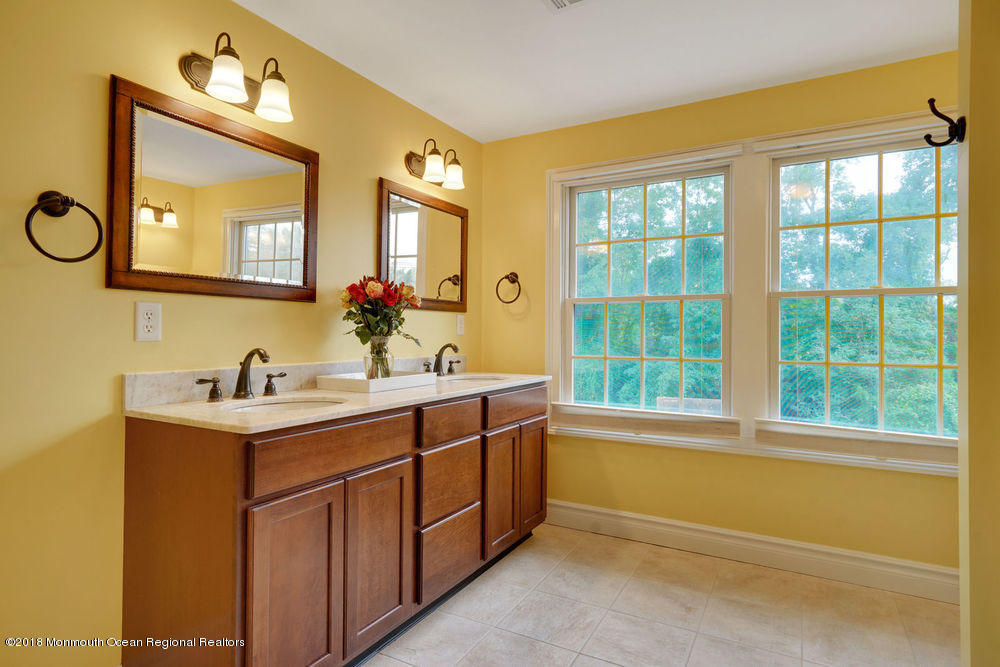 111 E Road Middletown, NJ 07718 - Photo 24 of 37 030_dsc05241-dsc05245