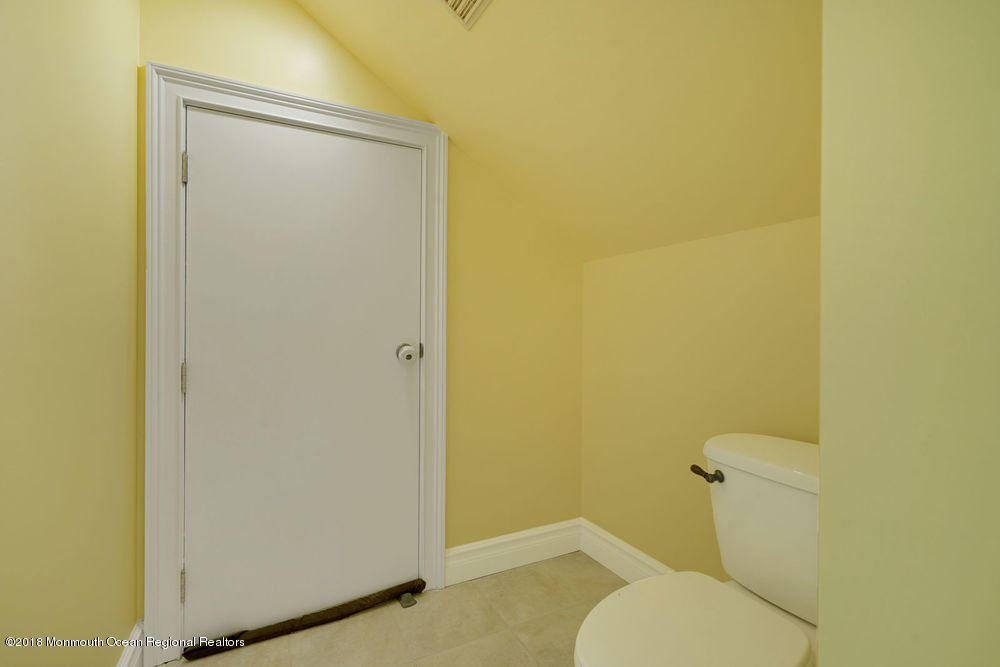 111 E Road Middletown, NJ 07718 - Photo 25 of 37 031_dsc05246-dsc05250