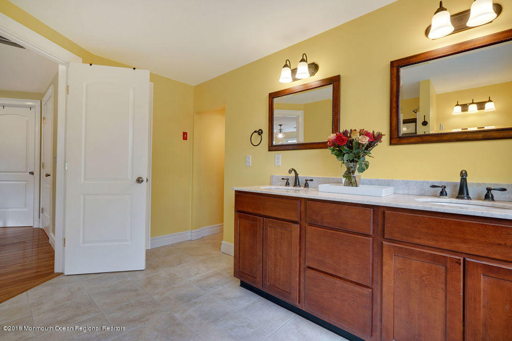 111 E Road Middletown, NJ 07718 - Photo 27 of 37 033_dsc05261-dsc05265