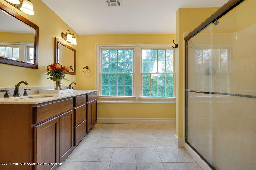 111 E Road Middletown, NJ 07718 - Photo 28 of 37 034_dsc05266-dsc05270