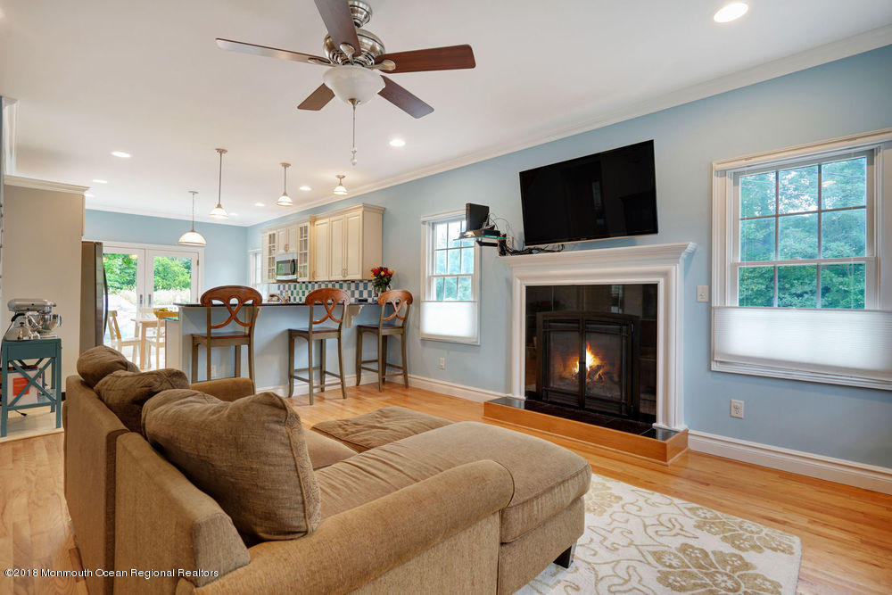 111 E Road Middletown, NJ 07718 - Photo 7 of 37 020_dsc05171-dsc05175