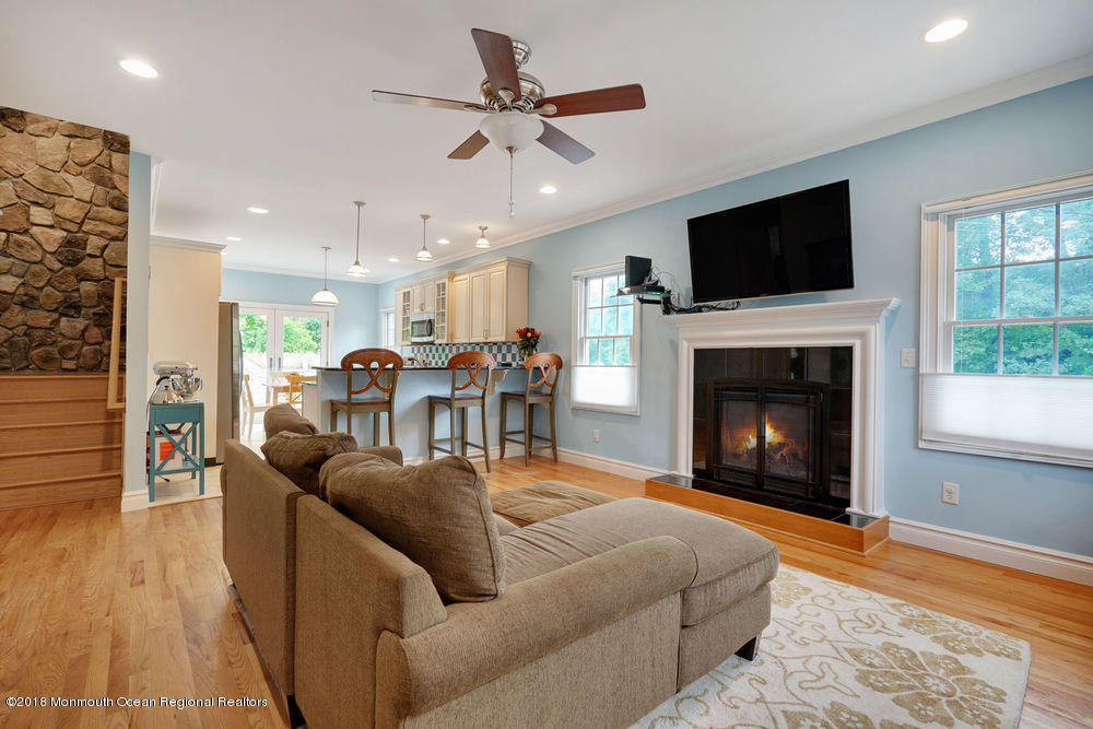 111 E Road Middletown, NJ 07718 - Photo 10 of 37 022_dsc05181-dsc05185